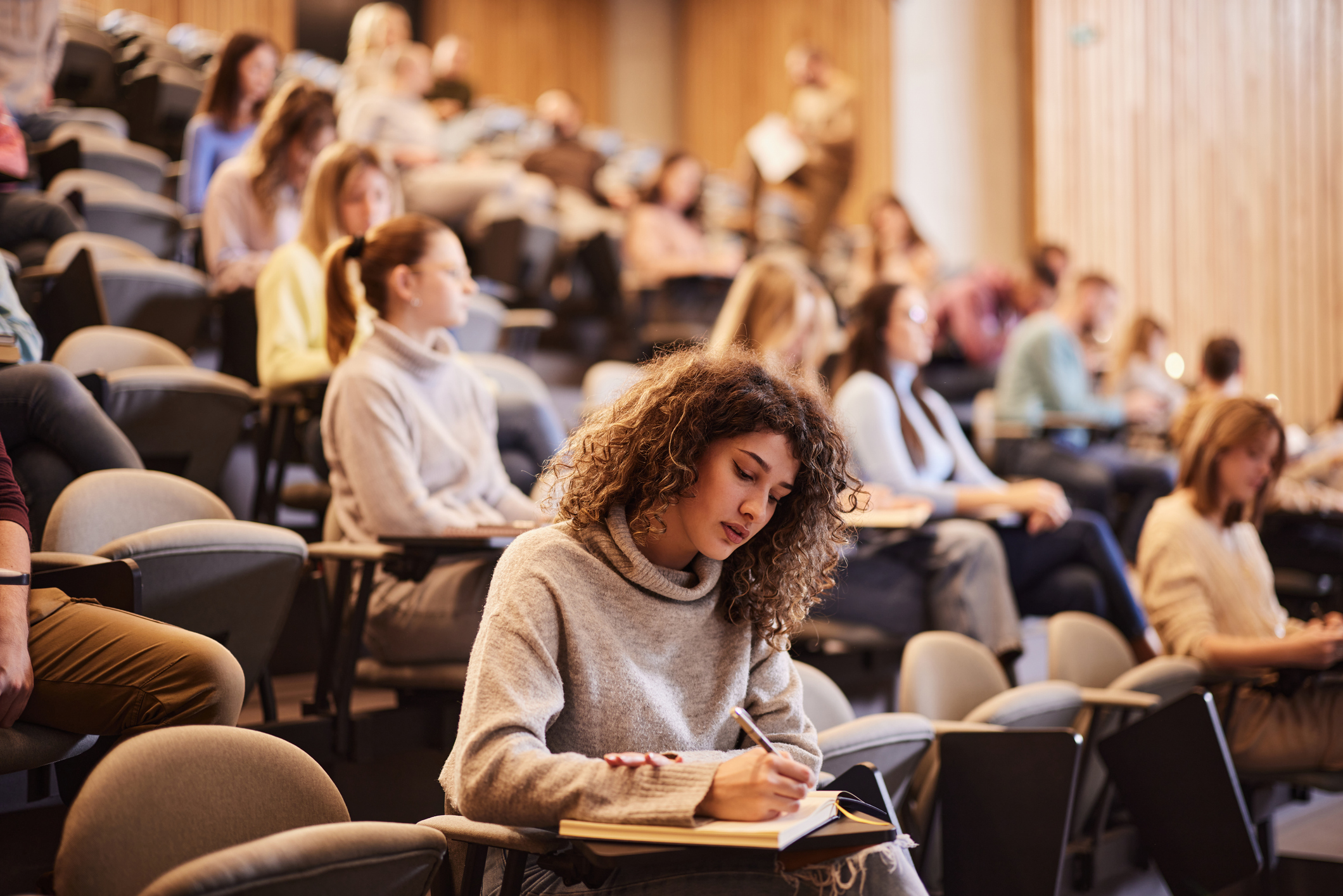 Studenten im Hörsaal der Universität